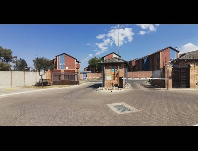 2 BEDROOM TOWNHOUSE FOR SALE IN KIBLER PARK
